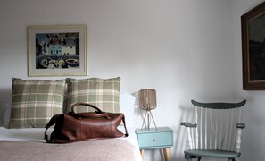 Comfort Double Room | Individually decorated, individually furnished, laptop workspace - Beds at 46 (Cowes)