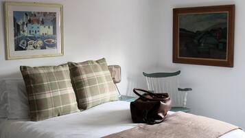 ستائر تعتيم ومكواة/لوح كي وواي فاي مجانًا