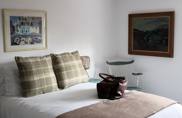 Blackout drapes, iron/ironing board, free WiFi - Beds at 46 (Cowes)