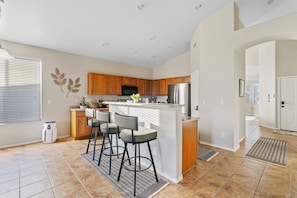 Microwave, oven, stovetop, dishwasher - Spacious 4-bedroom house in a Golf Course Community in Queen Creek (Queen Creek)