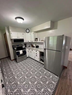 Private kitchen - Cozy Hermitage Home (Hermitage)
