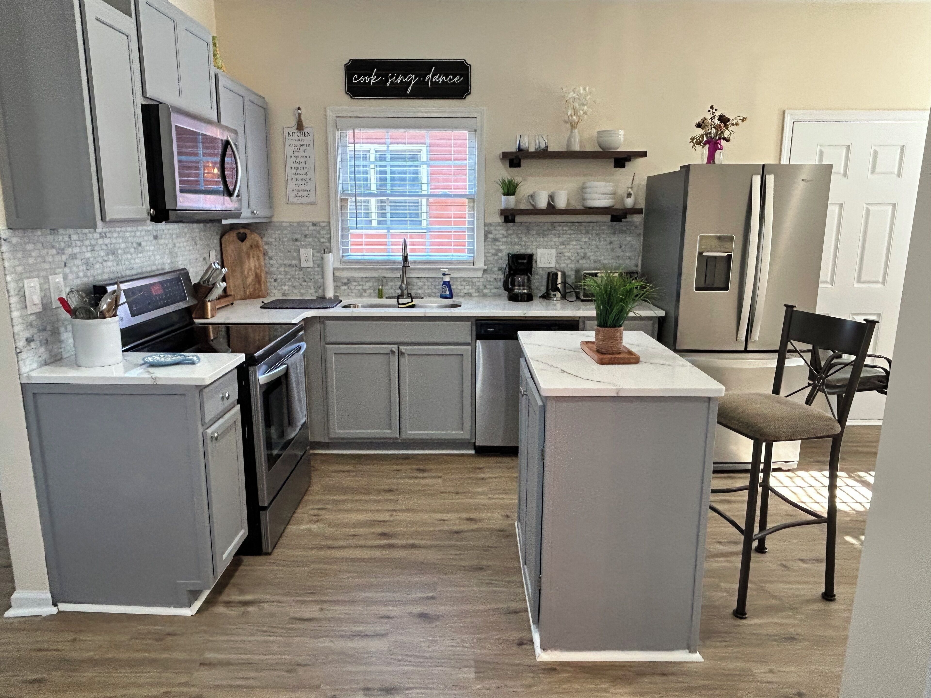 Mikrowelle, Ofen, Herdplatte, Geschirrspüler