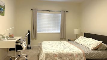 1 Schlafzimmer, Schreibtisch, Bügeleisen/Bügelbrett, kostenloses WLAN