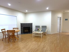 Dining - Cozy 1-Bedroom Guest Suite in Scenic Davis Bay, BC (Sechelt)