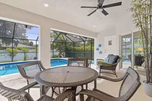 A heated pool - Stylish Private Heated Pool, close to beach (Port Charlotte)