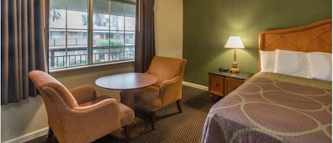 1 slaapkamer, een strijkplank/strijkijzer, gratis wifi, beddengoed