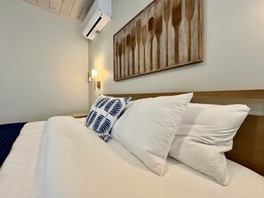 WiFi, bed sheets - #3 Yellow Lakeview Suite A (Garrison)