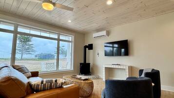 Télévision, cheminée