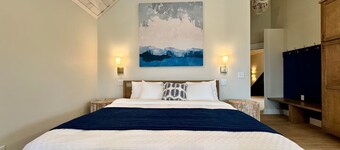 #3 Yellow Lakeview Suite B