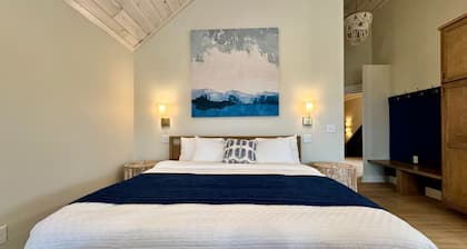 #3 Yellow Lakeview Suite B