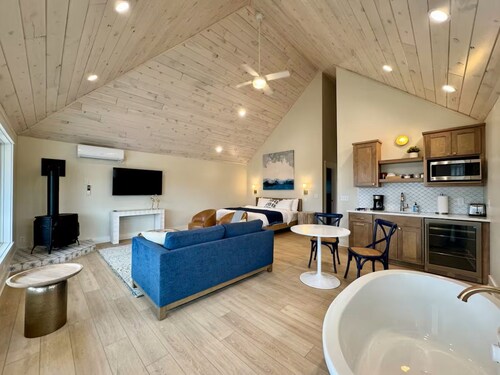 #3 Yellow Lakeview Suite B