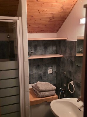 Een douche, toiletpapier