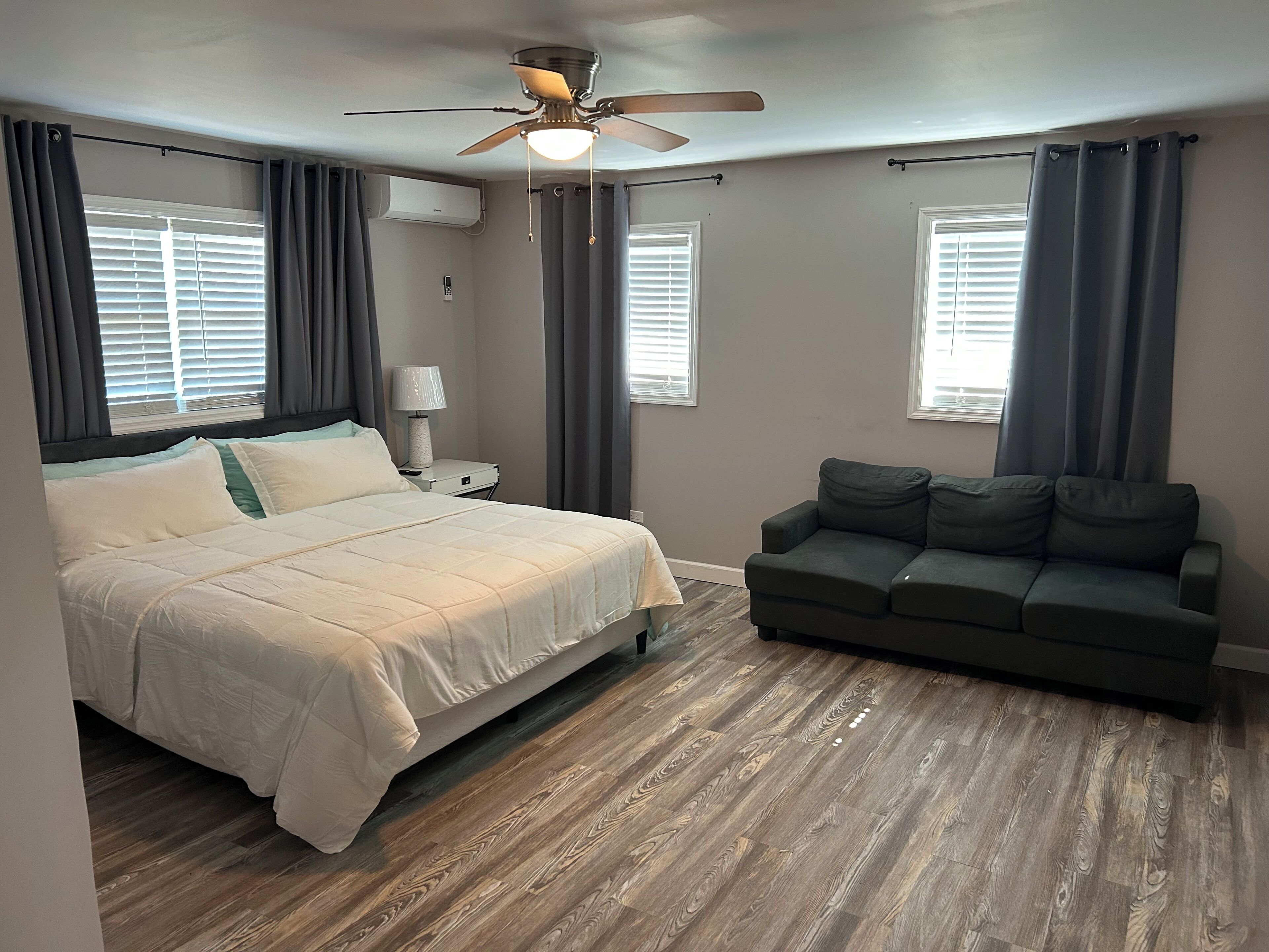 3 عدّة غرف نوم وواي فاي وملاءات أسرّة