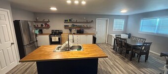 Serene 3-bedroom house with AC in charming San Salvador