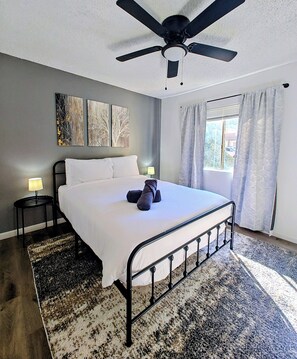 2 bedrooms, iron/ironing board, WiFi, bed sheets - Mountain Base 2 MBr Condo - Near Tempe, D-Town & Airport (Phoenix)