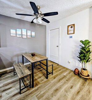 Dining - Mountain Base 2 MBr Condo - Near Tempe, D-Town & Airport (Phoenix)