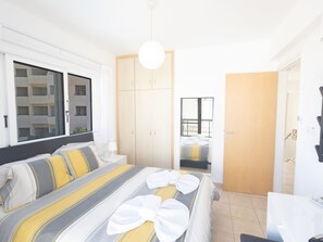 A hotel room with a bed, a wardrobe, a desk, and a window. - Protaras Blauer Fluss Villa BR26 by Interhome (Protaras)