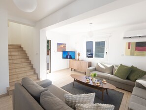 TV - Protaras Blauer Fluss Villa BR26 by Interhome (Protaras)