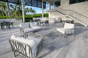 Outdoor dining - Beachfront 1bedRm 2Bath Apt H1-4 PlayaNuevaRomana w/Pool,JacuziSpa,GolfTenis,Gym (Playa Nueva Romana)