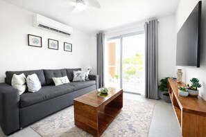 Living area - Beachfront 1bedRm 2Bath Apt H1-4 PlayaNuevaRomana w/Pool,JacuziSpa,GolfTenis,Gym (Playa Nueva Romana)