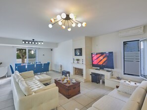 Fernseher, Kamin
