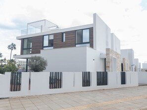 A modern two-story house with a flat roof, large windows, and a balcony. - Protaras Aqua Pearl Villa AQ01 by Interhome (Protaras)