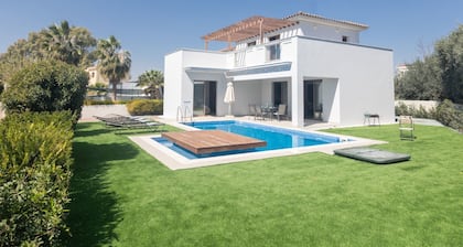 Ayia Napa Satin Villa SVD2 im Zentrum by Interhome