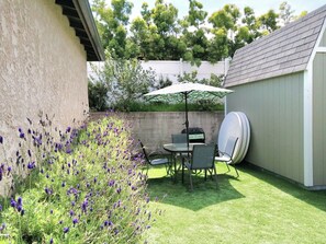 Outdoor dining - Bright beach-city home — newly renovated. Only 3 mi. from SoCal beaches!   (Torrance)