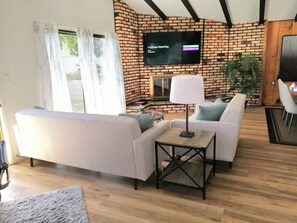 Smart TV, ping pong - Bright beach-city home — newly renovated. Only 3 mi. from SoCal beaches! (Torrance)