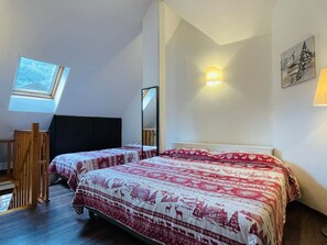 Unclassified image, 3 of 15, button - Zwei-Zimmer-Wohnung im Dachgeschoss 4 p. l. Villa Frejus by Interhome (Bardonecchia)