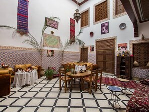 Dining - Gästezimmer "Chaimae" mit Wi-Fi by Interhome (Fès)