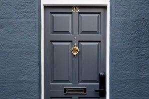 Exterior detail - Near Transport - Hot tub - Fireplace - Sleeps 2 (Edinburgh)