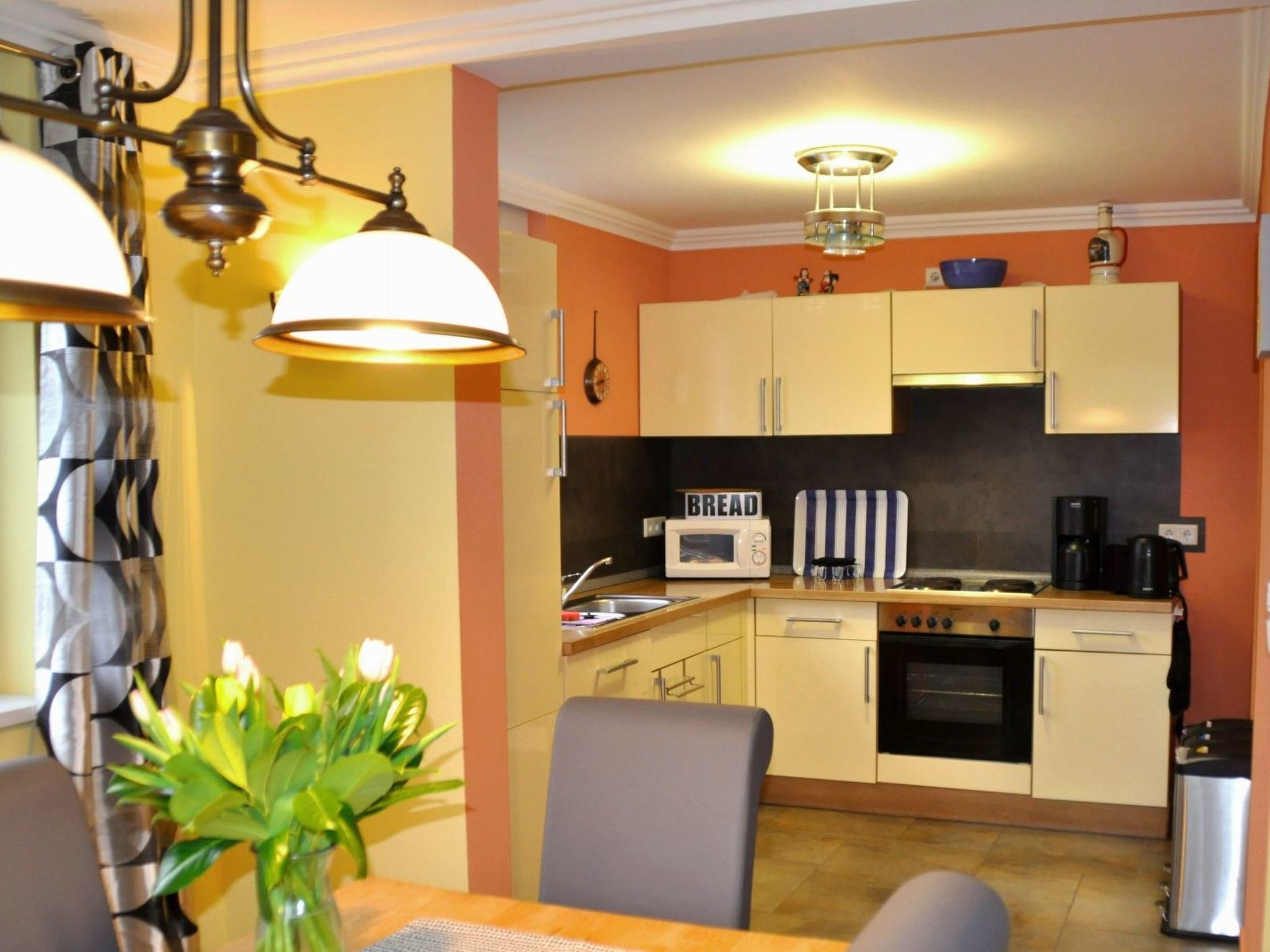 Kühlschrank, Mikrowelle, Ofen, Geschirrspüler