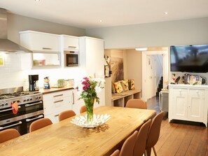 Fridge, microwave, oven, dishwasher - Gemütliches Haus für 10 Personen Stadt 15 Minuten zu Fuß Straßenbahn 5 Minuten by Interhome (Dublin)