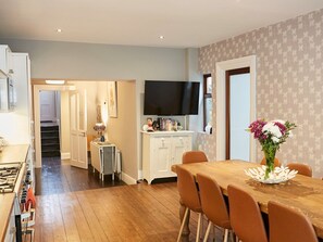Dining - Gemütliches Haus für 10 Personen Stadt 15 Minuten zu Fuß Straßenbahn 5 Minuten by Interhome (Dublin)