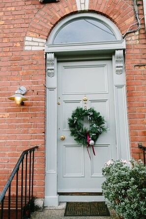 Exterior detail - Gemütliches Haus für 10 Personen Stadt 15 Minuten zu Fuß Straßenbahn 5 Minuten by Interhome (Dublin)