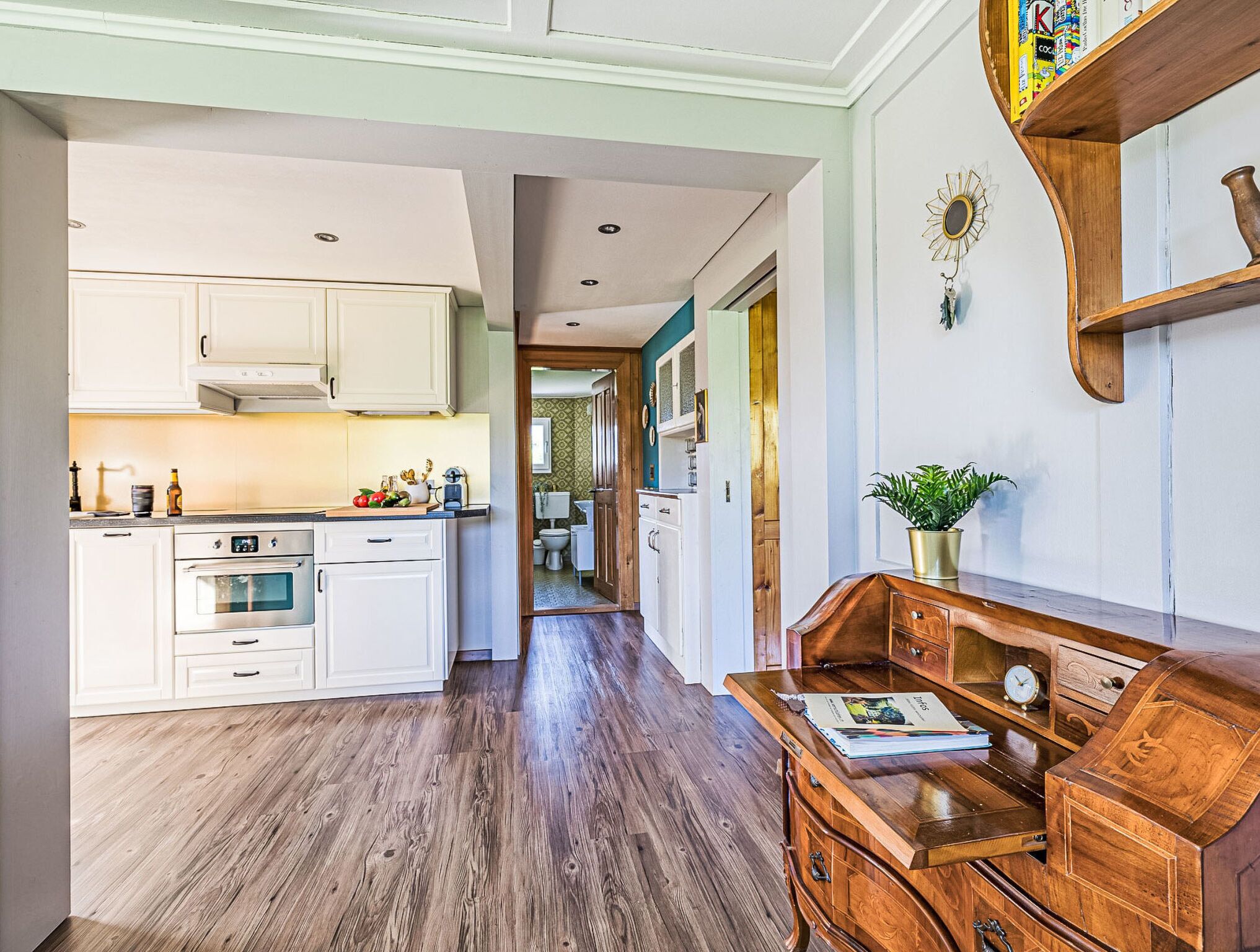 Fridge, microwave, dishwasher, cookware/dishes/utensils