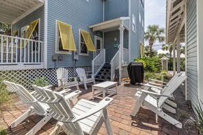 Terrace/patio - Huge 4 bedroom 3 bath house 5 min walk to the beach! Right in Miramar Beach (Miramar Beach)