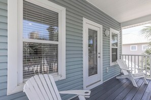 Terrace/patio - Huge 4 bedroom 3 bath house 5 min walk to the beach! Right in Miramar Beach (Miramar Beach)
