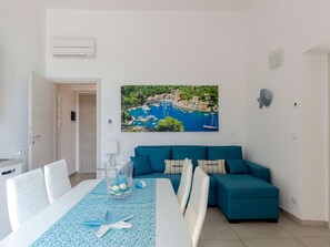 TV - Wohnung mit Meerblick und privater Garage by Interhome (Rapallo)