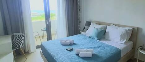 Iron/ironing board, WiFi, bed sheets