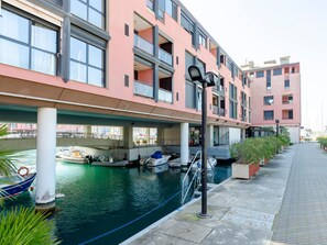 Marina - Dock of the Bay Genova, 2b 1b, 2 garage e balcone by Interhome (Genova)