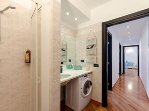 Towels - Dock of the Bay Genova, 2b 1b, 2 garage e balcone by Interhome (Genova)