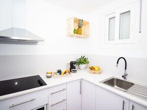 Fridge, microwave, dishwasher, cookware/dishes/utensils - "Tarrapolita" mit Wi-Fi by Interhome (Tarragona)