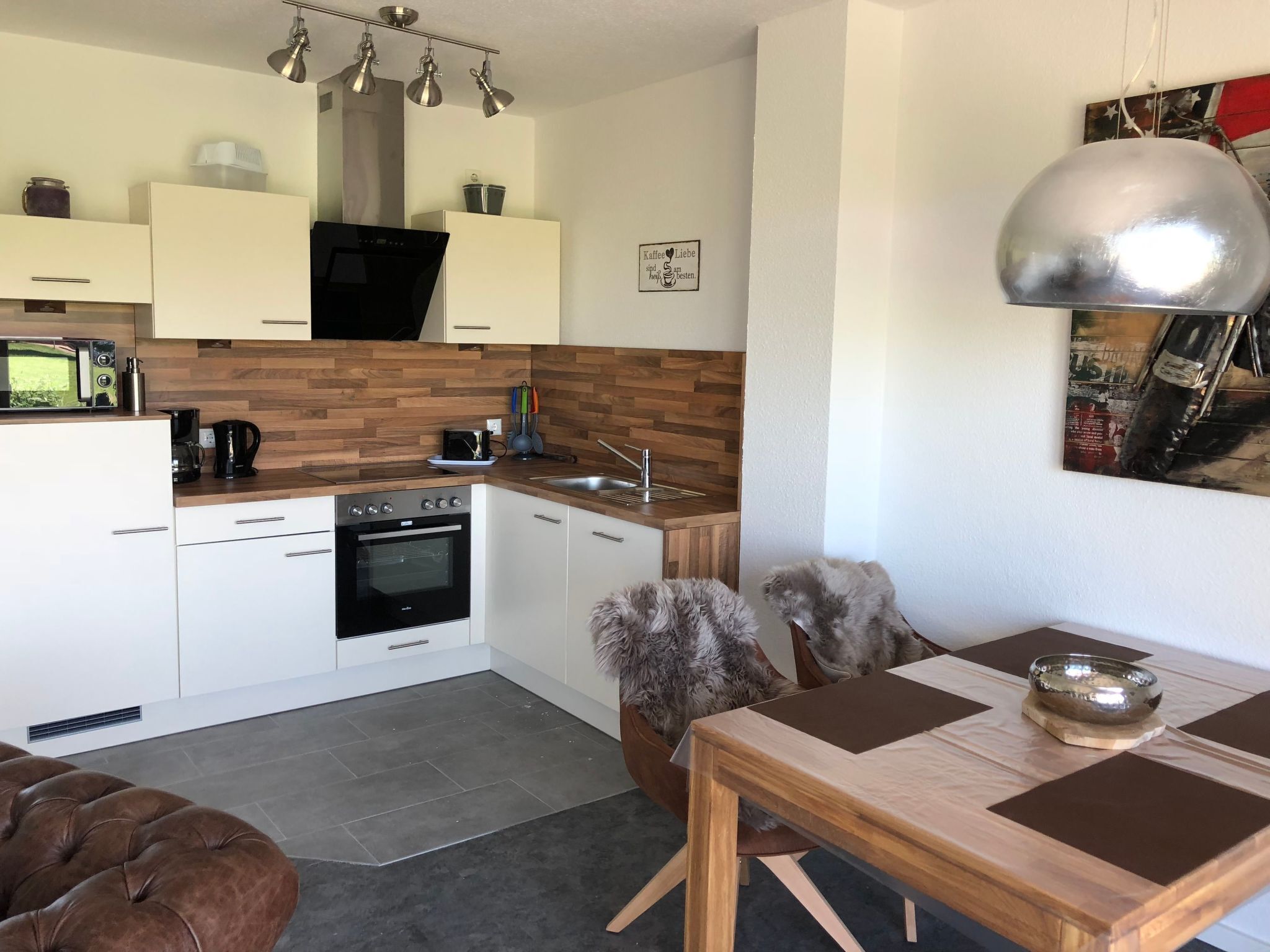 Kühlschrank, Mikrowelle, Ofen, Geschirrspüler