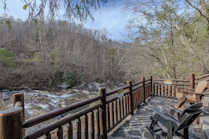 Terrace/patio - Cascades View/Romantic/HotTub/Dual Fireplace/Game Lounge (Sevierville)