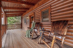 Terrace/patio - Cascades View/Romantic/HotTub/Dual Fireplace/Game Lounge (Sevierville)