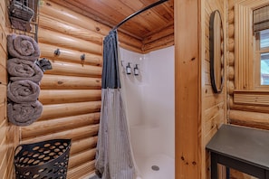 Shower, jetted bath, hair dryer, towels - Cascades View/Romantic/HotTub/Dual Fireplace/Game Lounge (Sevierville)