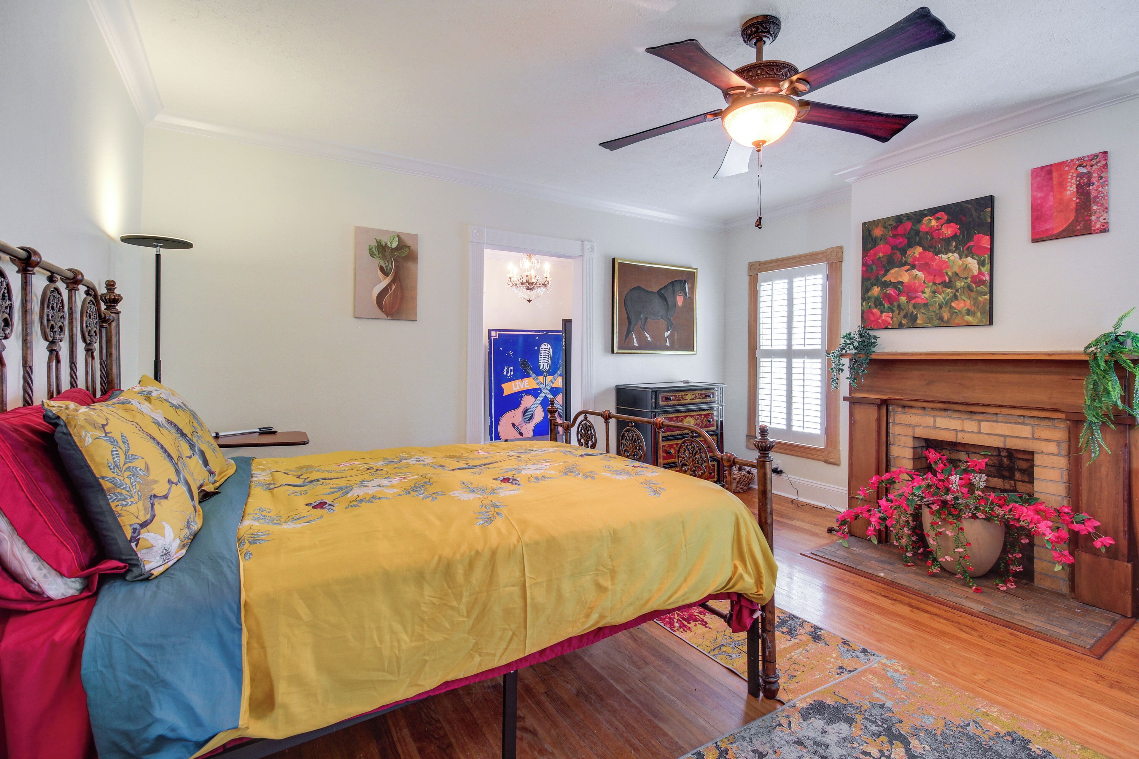 4 bedrooms, desk, iron/ironing board, free WiFi