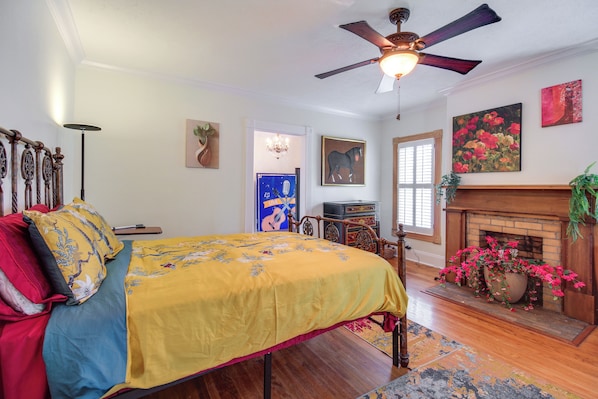 4 bedrooms, desk, iron/ironing board, free WiFi